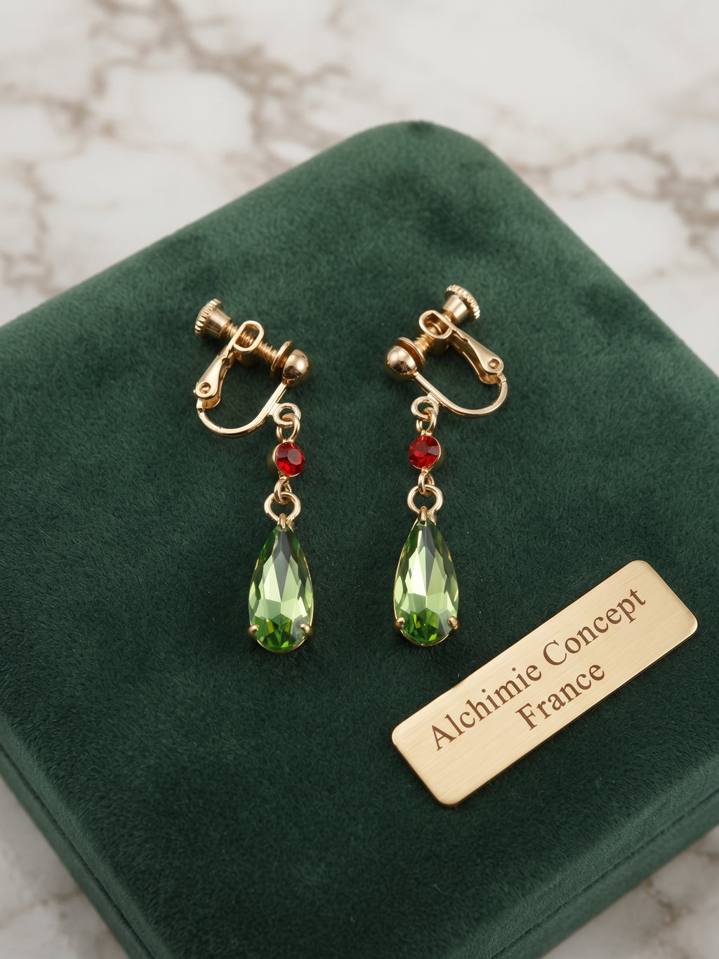 Boucles d'Oreilles en Acier Inoxydable Doré Multiples Pierres Vertes et Rouges A Clip