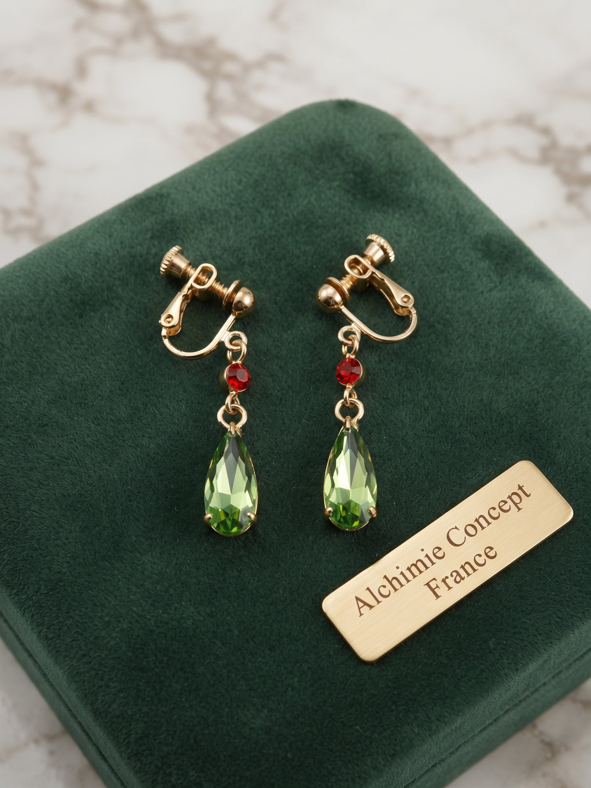 Boucles d'Oreilles en Acier Inoxydable Doré Multiples Pierres Vertes et Rouges A Clip