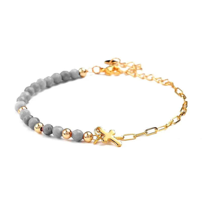Bracelet Femme Labradorite & Breloque Croix Dorée – Bijou Plaqué Or Mystique & Élégant