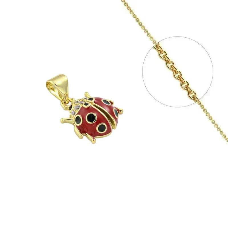 Collier Doré Pendentif Coccinelle Rouge Zirconiums – Chaîne 45 cm | Bijou Exclusif