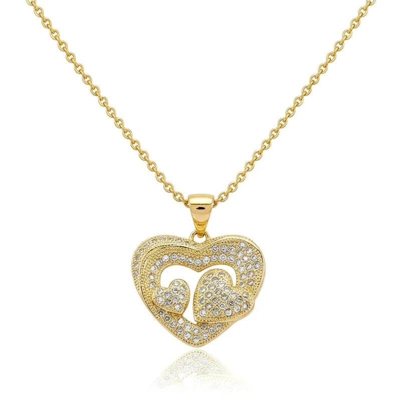 Collier Pendentif Trois Cœurs Serti de Zirconiums Étincelants Doré – Plaqué Or 1 Micron