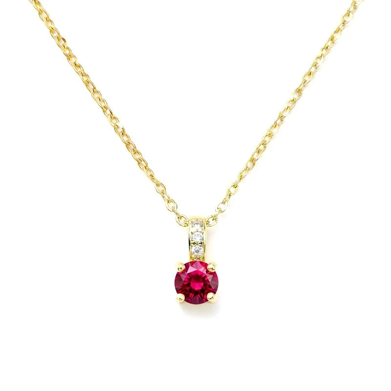 Collier Pendentif Oxyde Rouge & Zirconiums sur Bélière Dorée – Plaqué Or 1 Micron