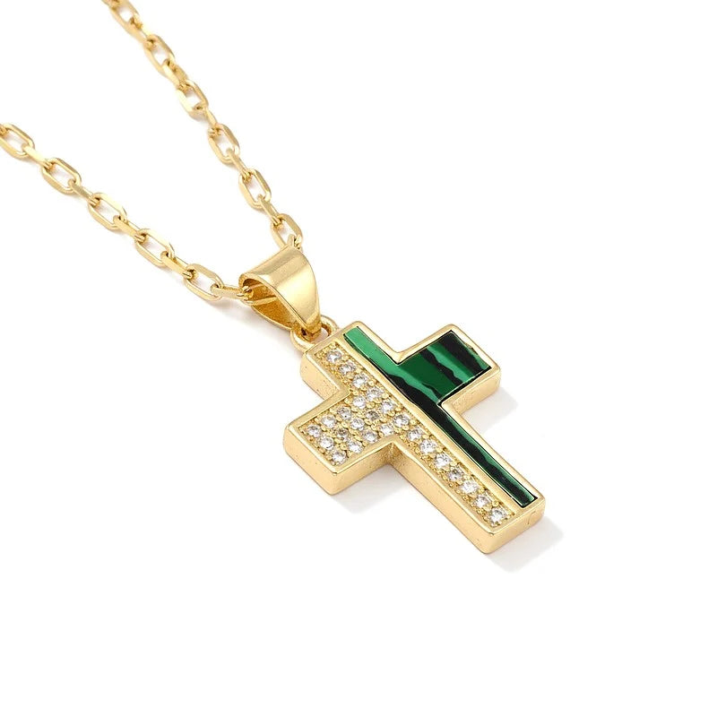 Collier Pendentif Croix Malachite Naturelle & Zirconiums Doré – Plaqué Or 1 Micron