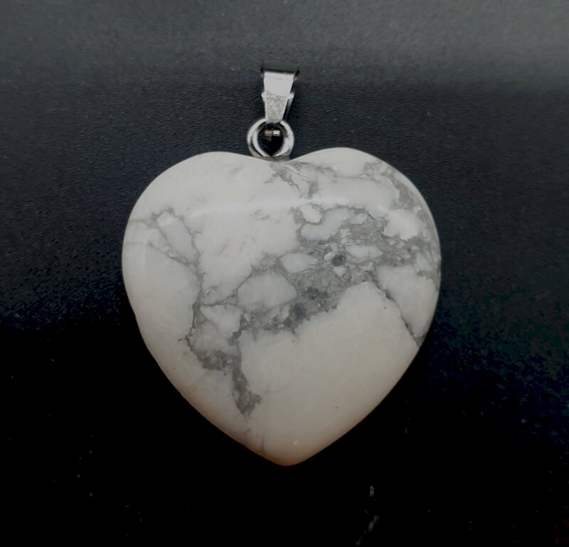 ✨ Pendentif Cœur Howlite 2,5 cm – Pierre Naturelle Apaisement & Sérénité