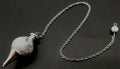 ✨ Pendule Sphère Howlite 4cm – Pierre Naturelle Certifiée | Radiesthésie & Lithothérapie