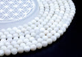 Perles de Lune Blanche 'AA' 8mm sur fil 38cm