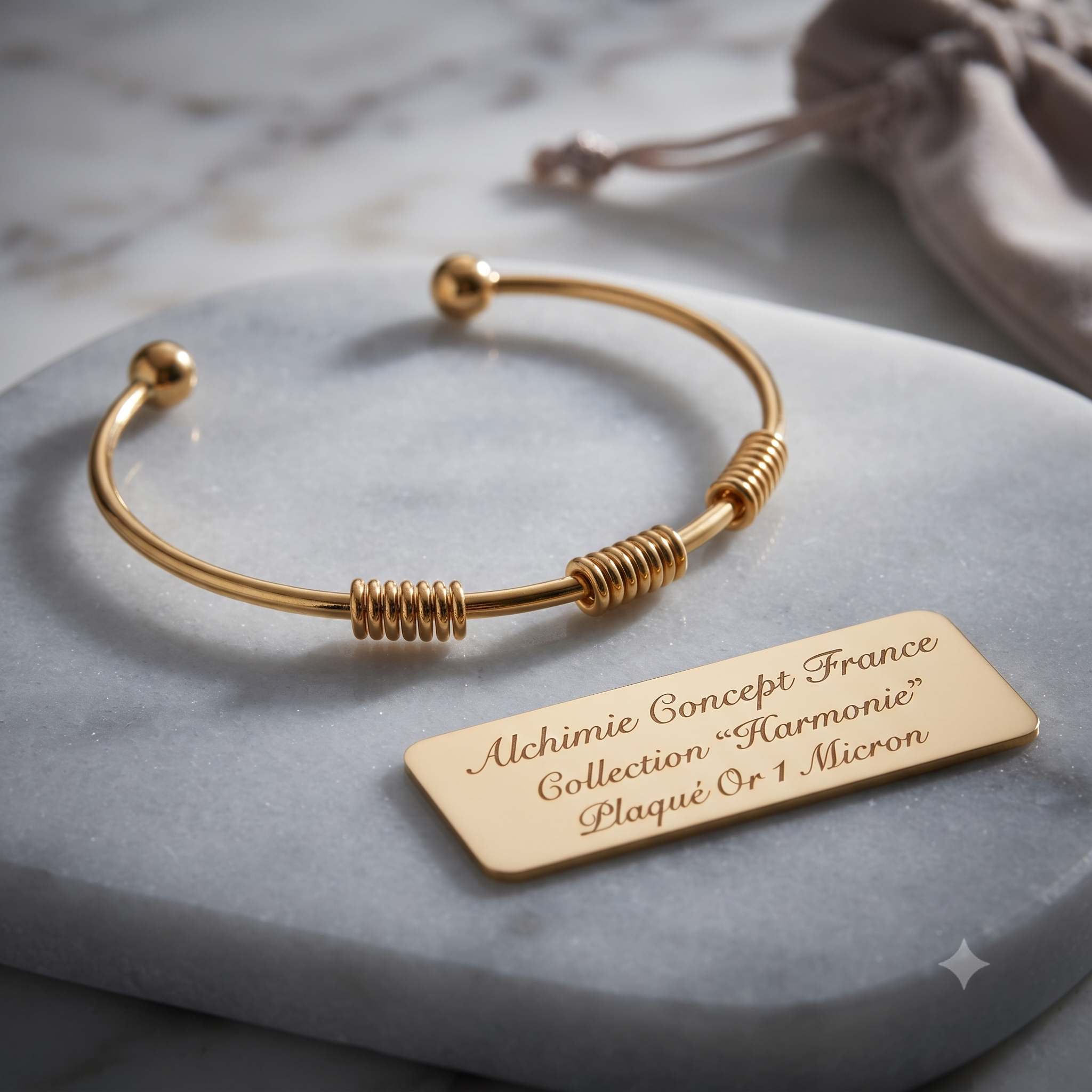 * Bracelet Jonc Manchette Femme Doré Plaqué Or 1 Micron — Design Moderne & Tendance