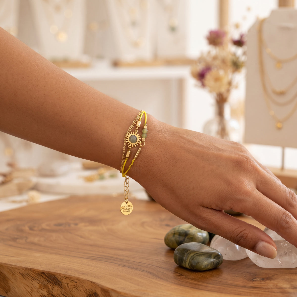 Bracelet Femme 3 Rangs Pierre Moutarde – Finition Acier