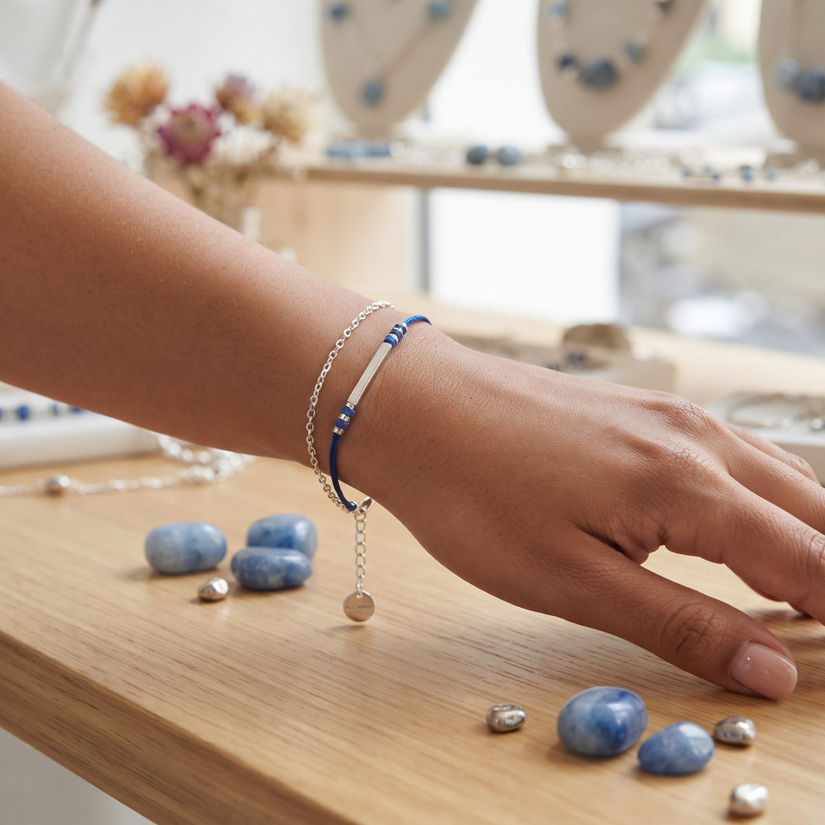 Double Bracelet Cordelette Bleue & Chaînette Argentée – Lapis Lazuli & Tube Argenté