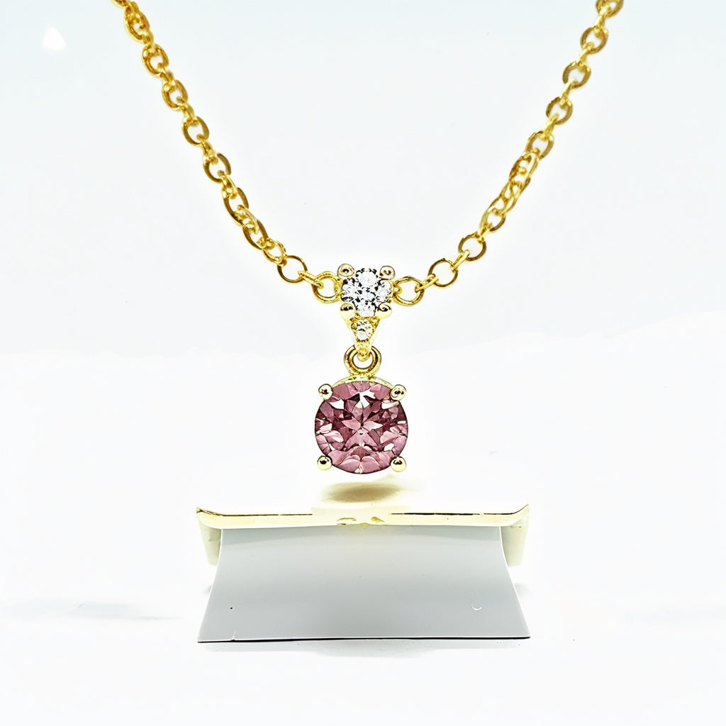 Collier Pendentif Oxyde Mauve & Zirconiums sur Bélière Dorée – Plaqué Or 1 Micron