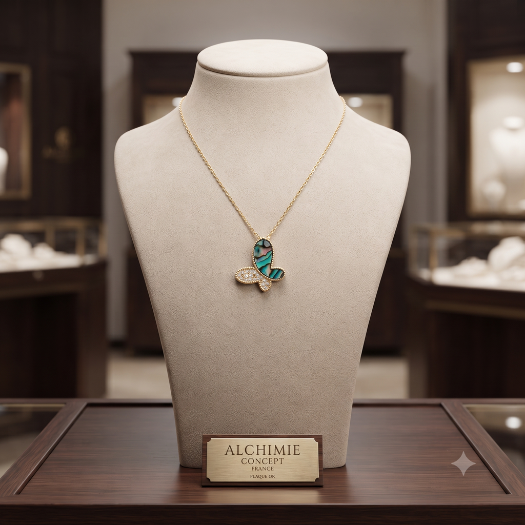 Collier Chaîne Pendentif Papillon Nacré Zirconiums Sertis - Doré | Transformation & Délicatesse