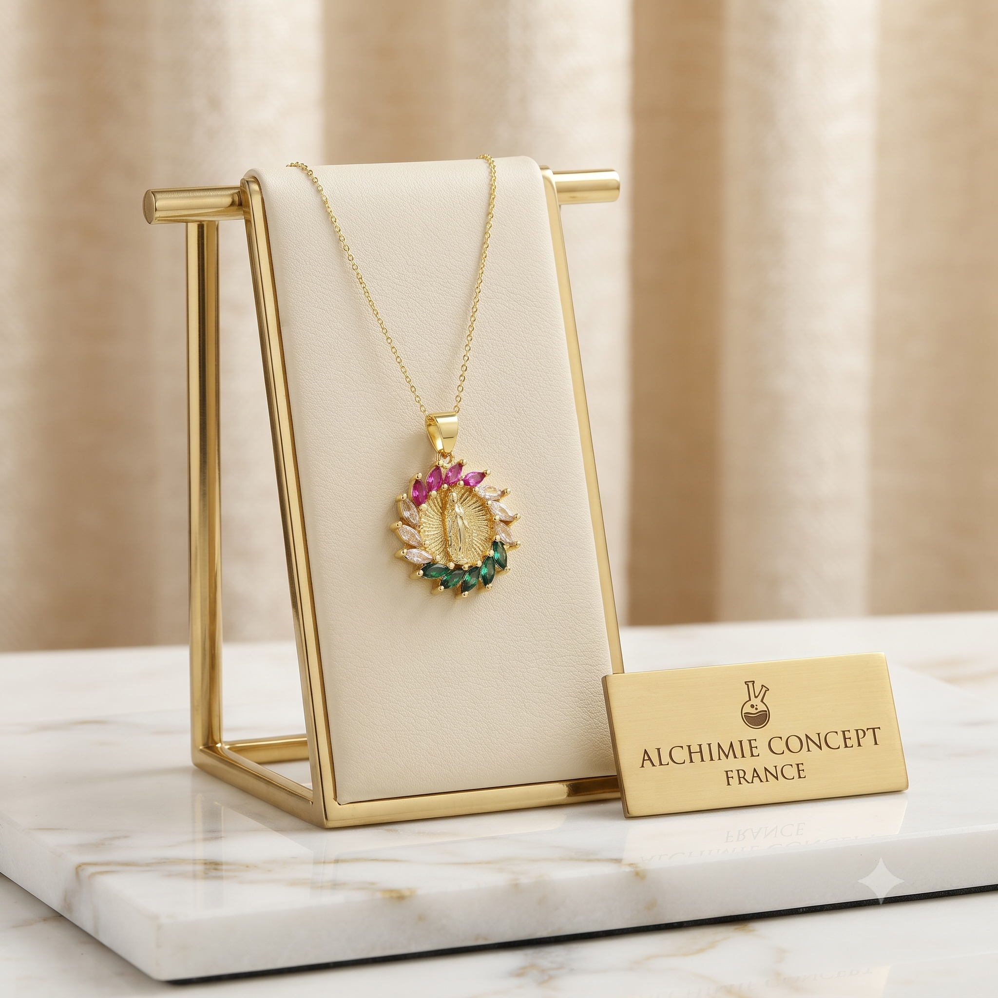 Collier Pendentif Vierge Marie Zirconiums – Plaqué Or 1 Micron