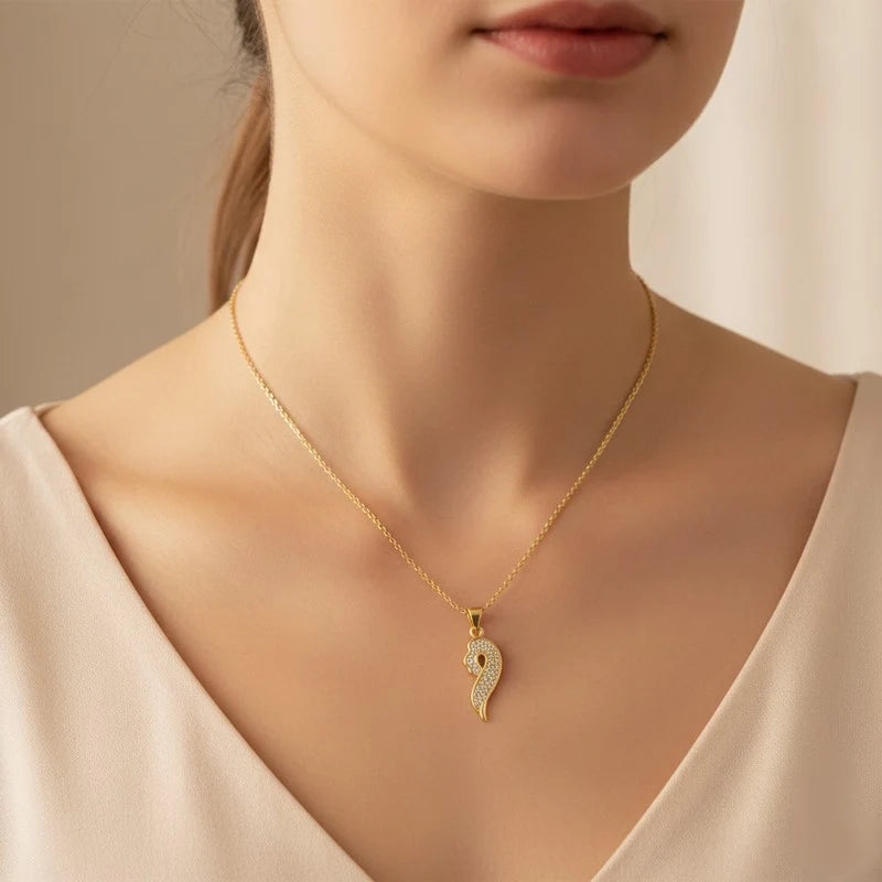 Collier Pendentif Original Allongé Serti de Zirconiums Éclatants Doré – Plaqué Or 1 Micron | Bijou Femme