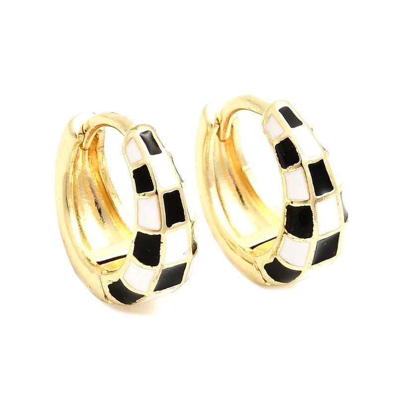 Boucles d'Oreilles Créoles Damier Nacre Noir & Blanc – Plaqué Or 1 Micron
