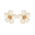 Boucles d'Oreilles Fleur Nacre Blanche – Élégance Intemporelle Dorée