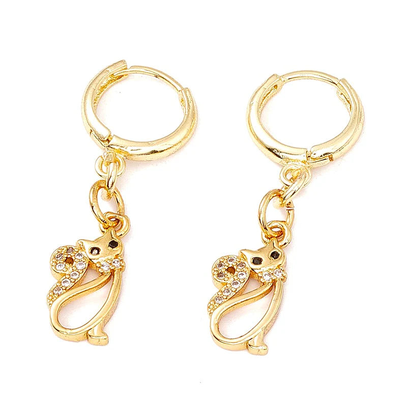 Boucles d'Oreilles Chaton Zirconiums Scintillants – Élégance Dorée