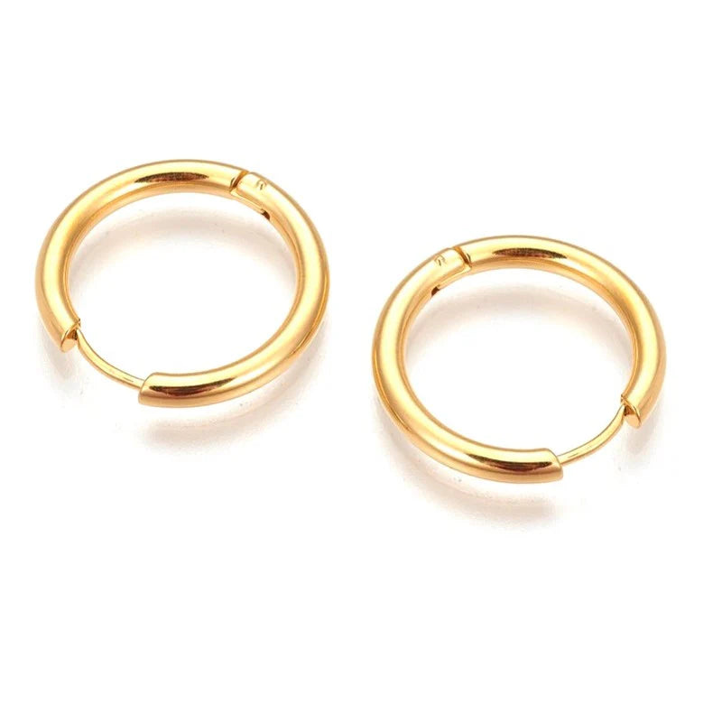 Petites Créoles Dorées 13mm – Boucles d'Oreilles Femme Plaquées Or