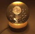 Veilleuse USB Verre Escapade Lunaire 9cm – Gravure Intérieure Lumière Jaune