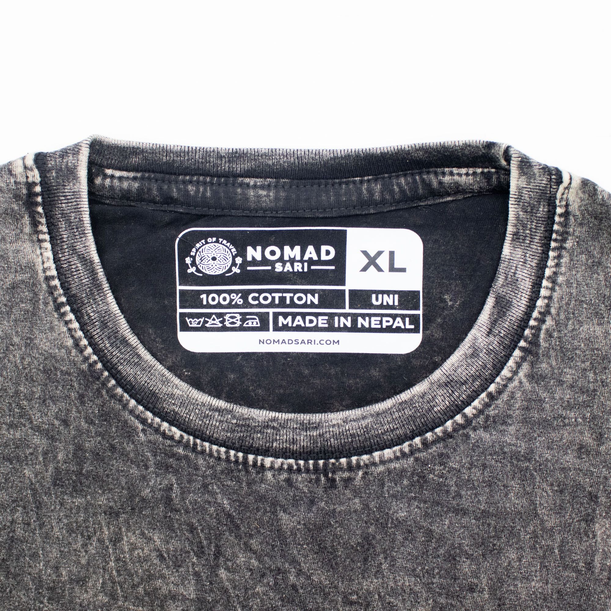 * T-Shirt en Coton Délavé Nomad Sari – Boussole de Vie – Anthracite – XL
