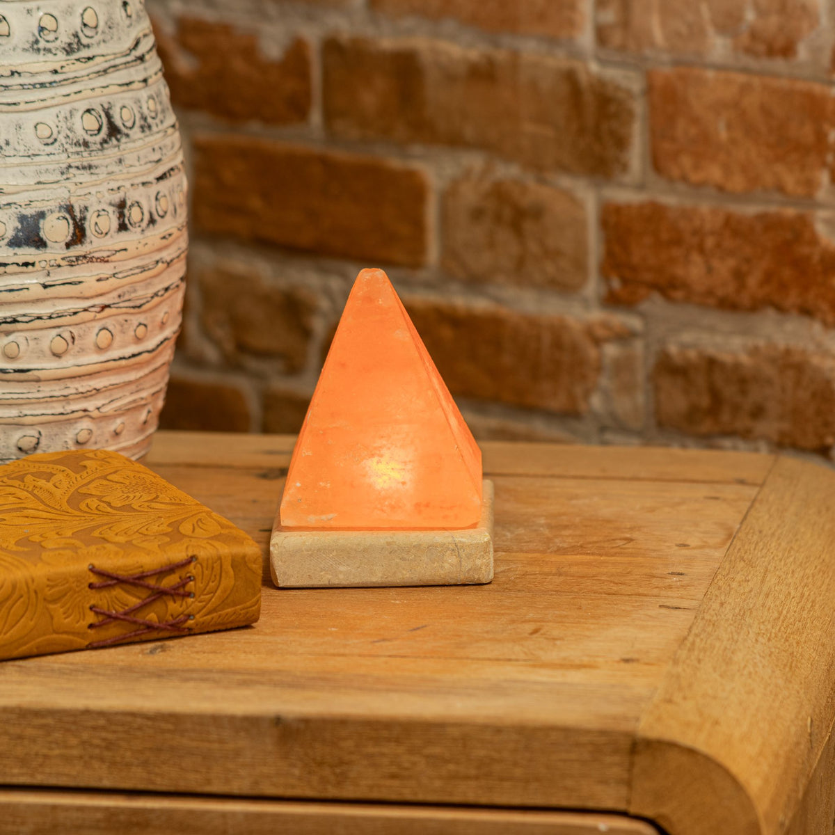 * Lampe en sel de l’Himalaya USB en forme de pyramide, 9 cm, lumière blanche