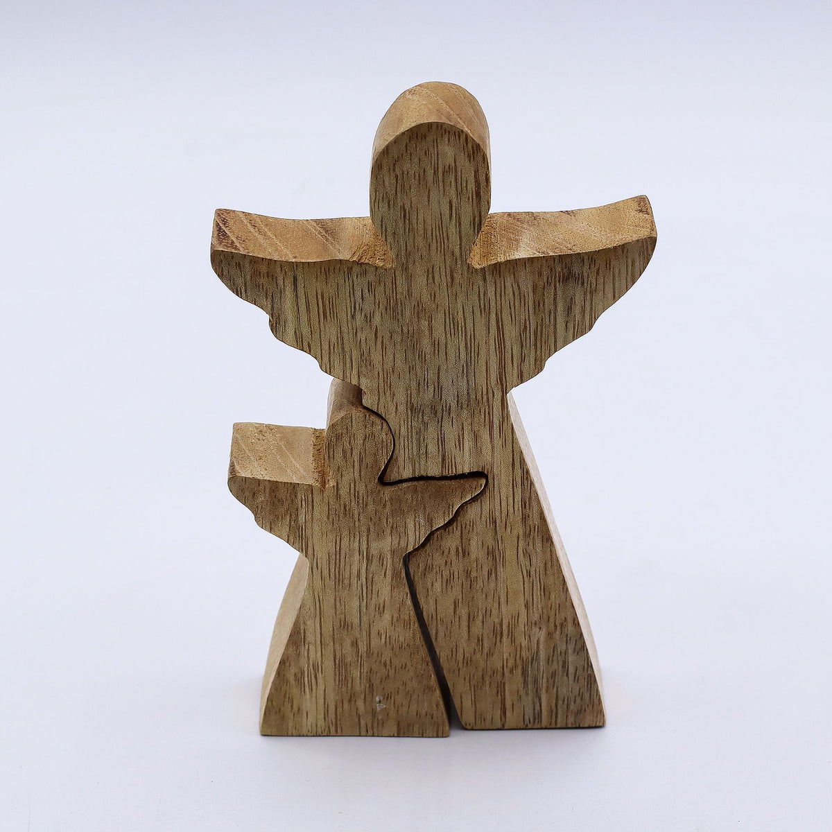 * Ange abritant un petit ange en bois de manguier – Émail blanc