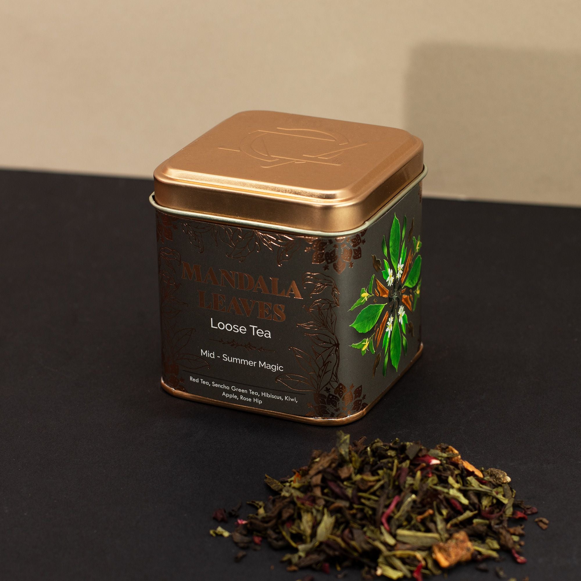 Magie de la Mi-Été 50g – Mélange Pu Erh Sencha Hibiscus Fraise Kiwi | Boîte Métallique