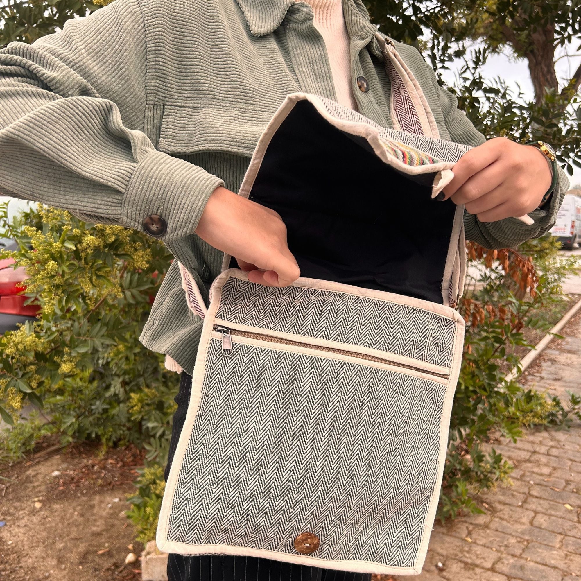 Sacoche Ordinateur Portable en Chanvre – Curves | Messenger Artisanal Népal