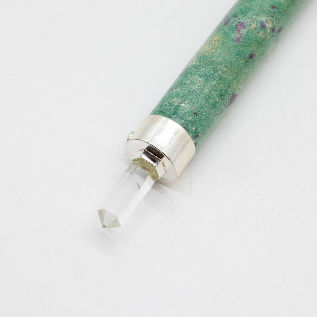 * Baguette Cœur verdoyant en rubis sur fuchsite – Boule en quartz rose, 23 cm