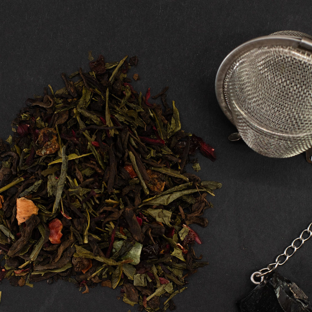 Thé Magie de la Mi-Été 50g – Mélange Pu Erh Sencha Hibiscus Fraise Kiwi | Boîte Métallique