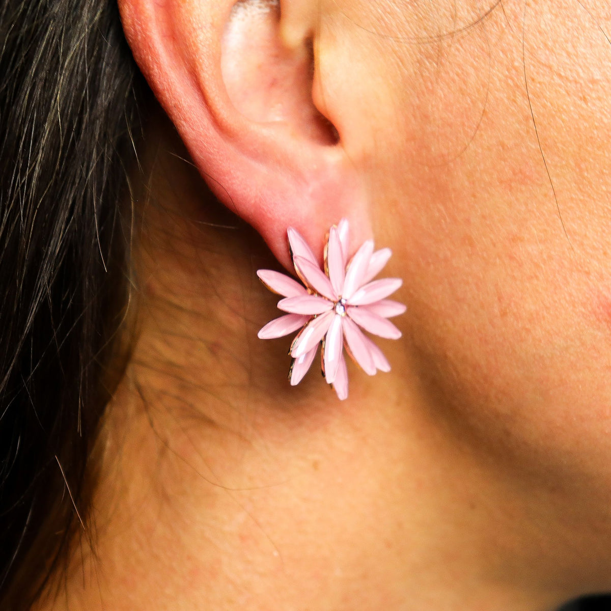 * Boucles d’oreilles fleurs en verre vintage rose pâle