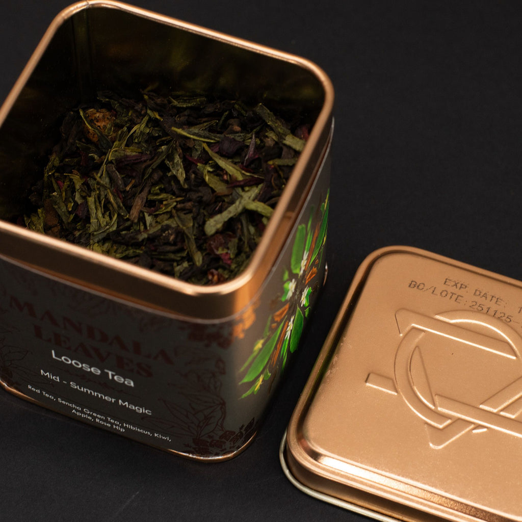 Thé Magie de la Mi-Été 50g – Mélange Pu Erh Sencha Hibiscus Fraise Kiwi | Boîte Métallique