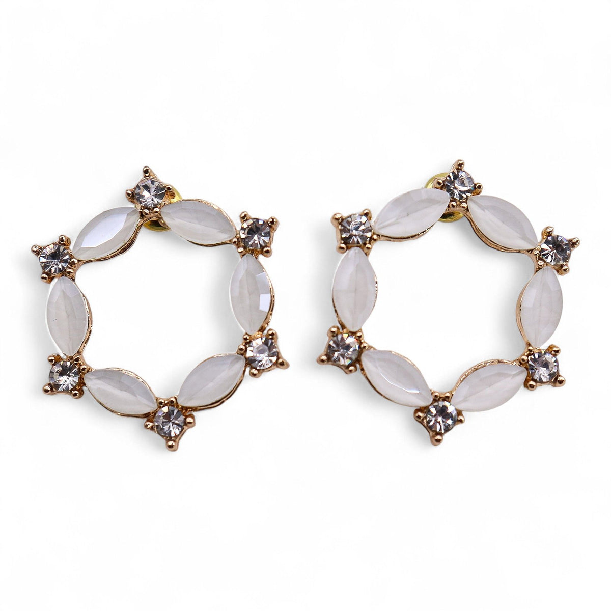 * Boucles d’oreilles anneaux en verre vintage – Teinte perle
