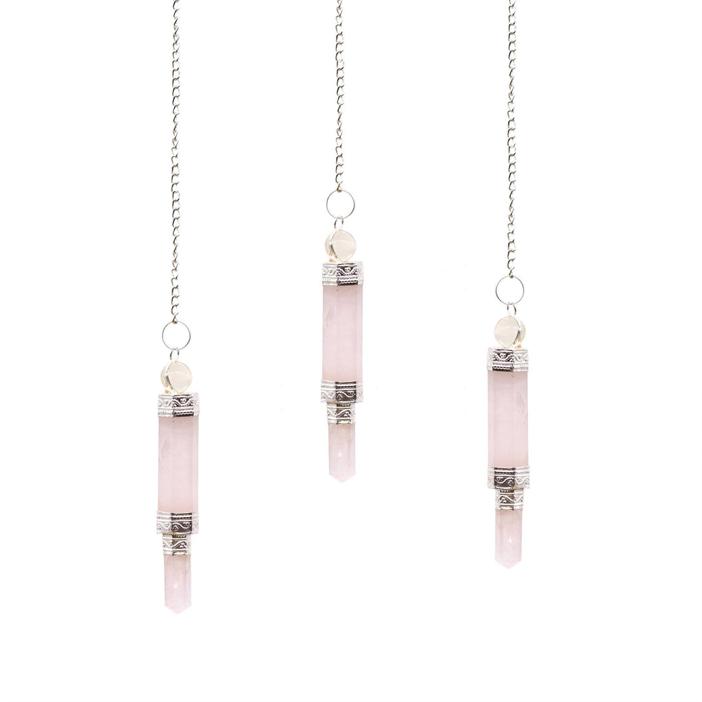 Pendule en quartz rose à trois éléments