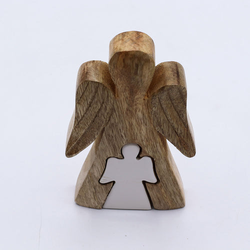 * Ange enlaçant un petit ange en bois de manguier – Émail blanc