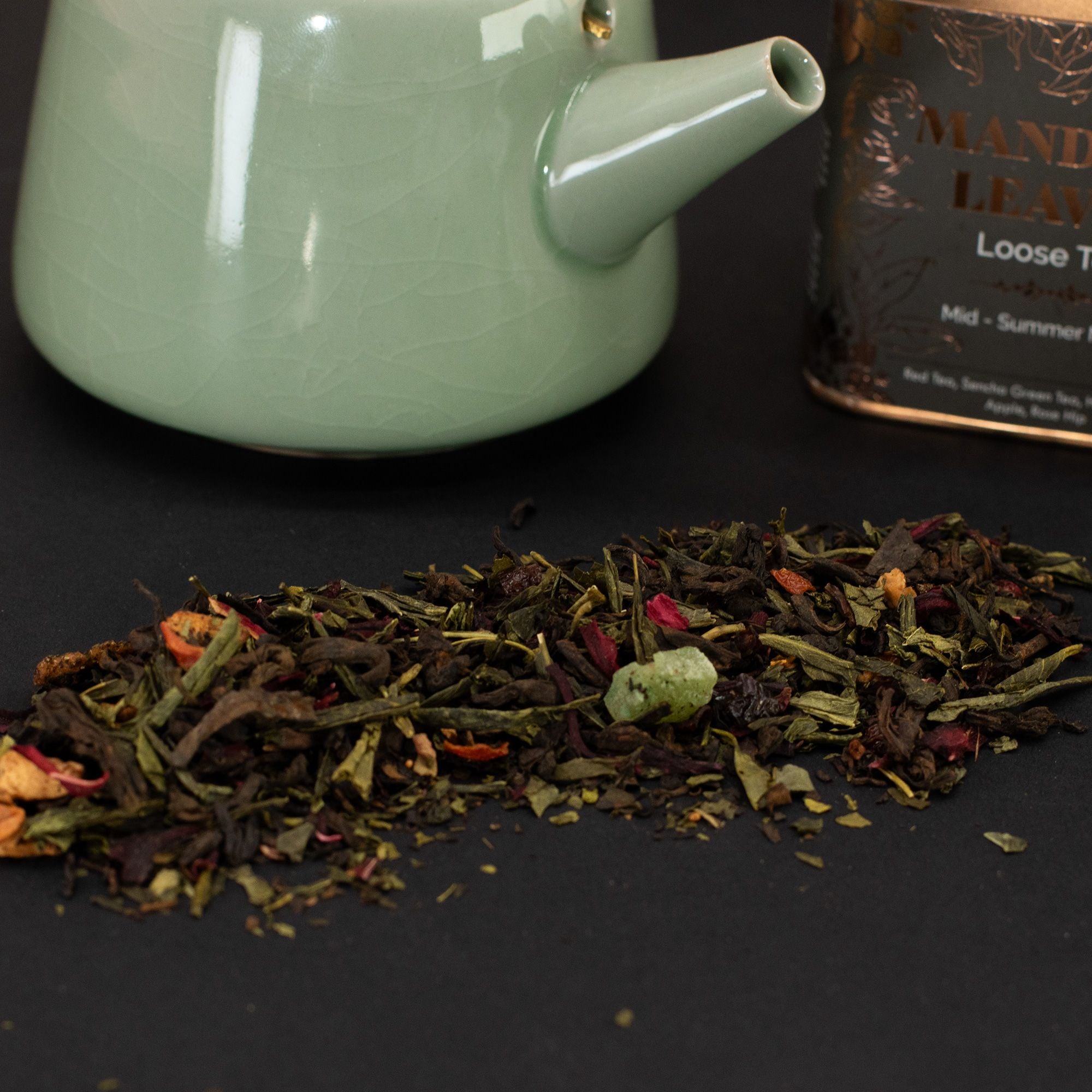 Thé Magie de la Mi-Été 50g – Mélange Pu Erh Sencha Hibiscus Fraise Kiwi | Boîte Métallique