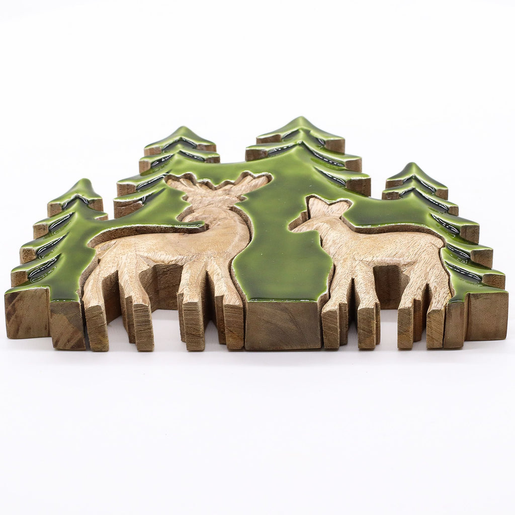 * Perdu dans la forêt – Décoration en bois 3D à deux cerfs – 18 × 23 cm