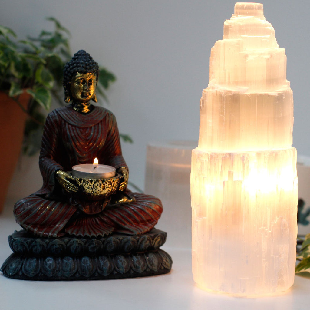 Lampe tour en sélénite naturelle – 25 cm