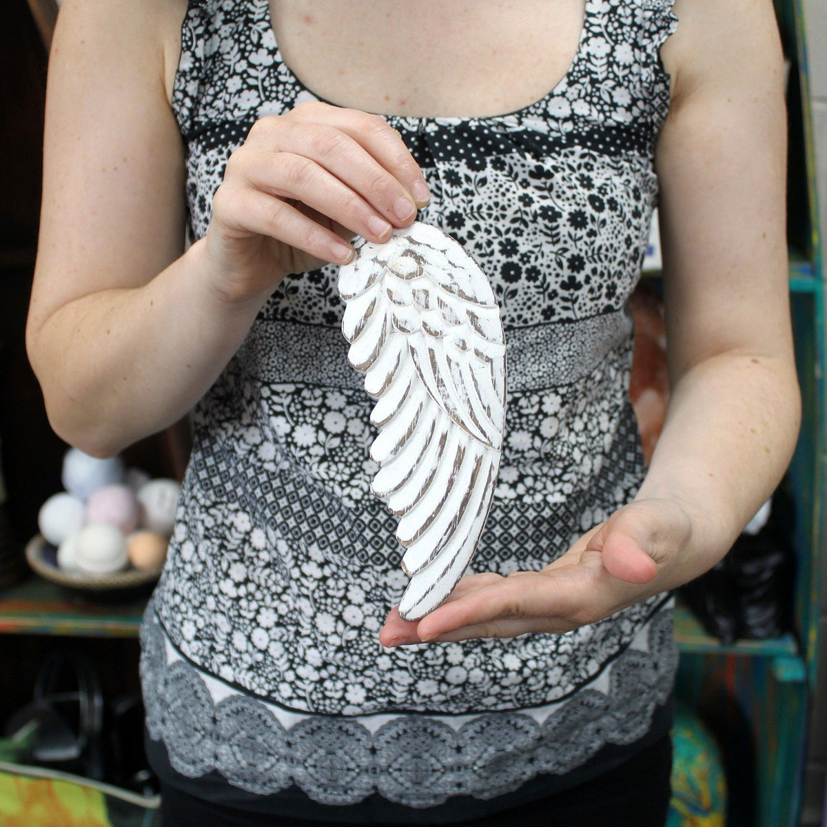 Petite aile d’ange sculptée à la main – 18 cm