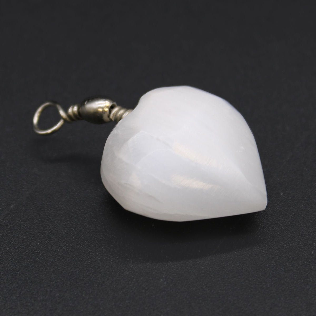 Pendentif cœur en sélénite