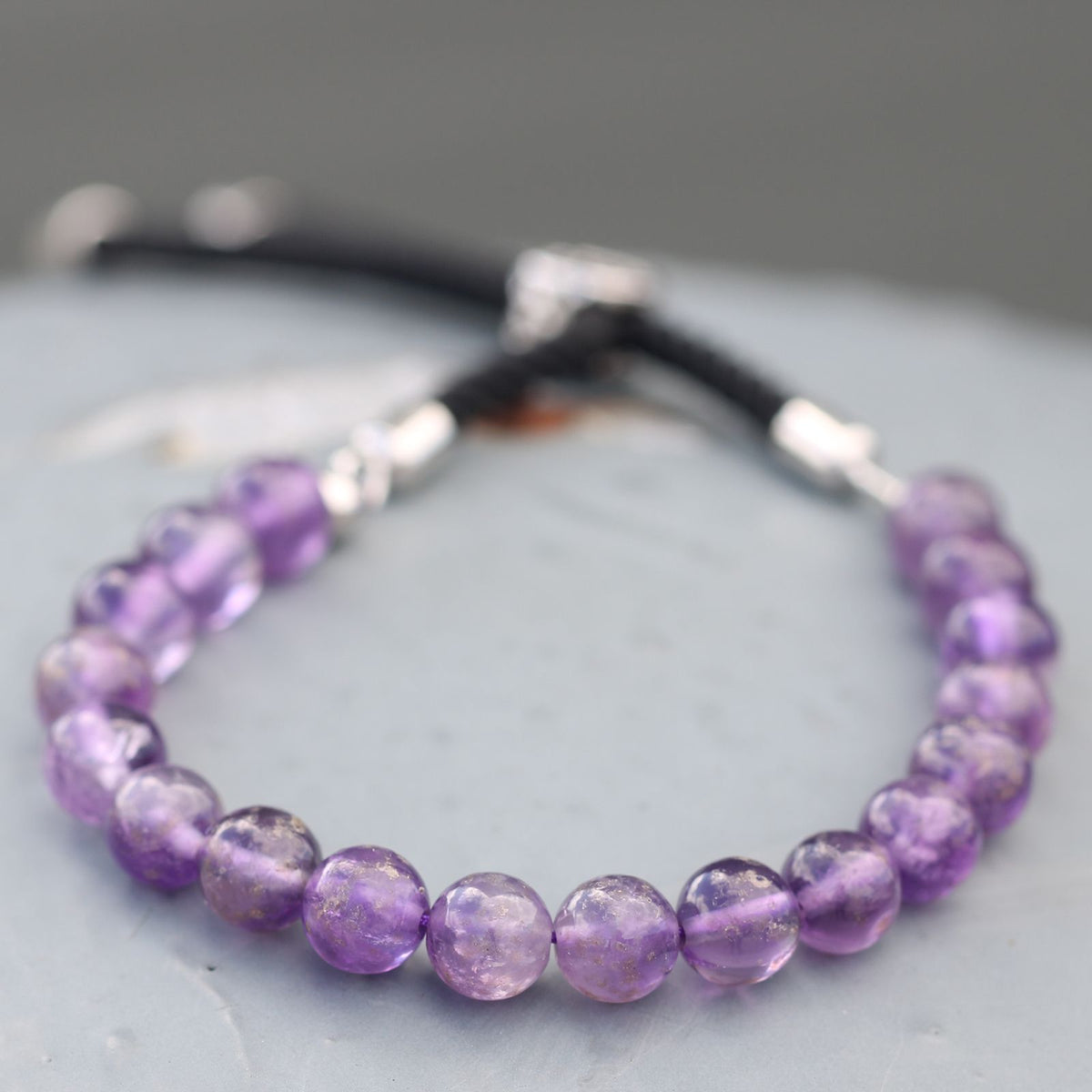 Bracelet à cordon noir en améthyste avec fermoir plaqué argent 925
