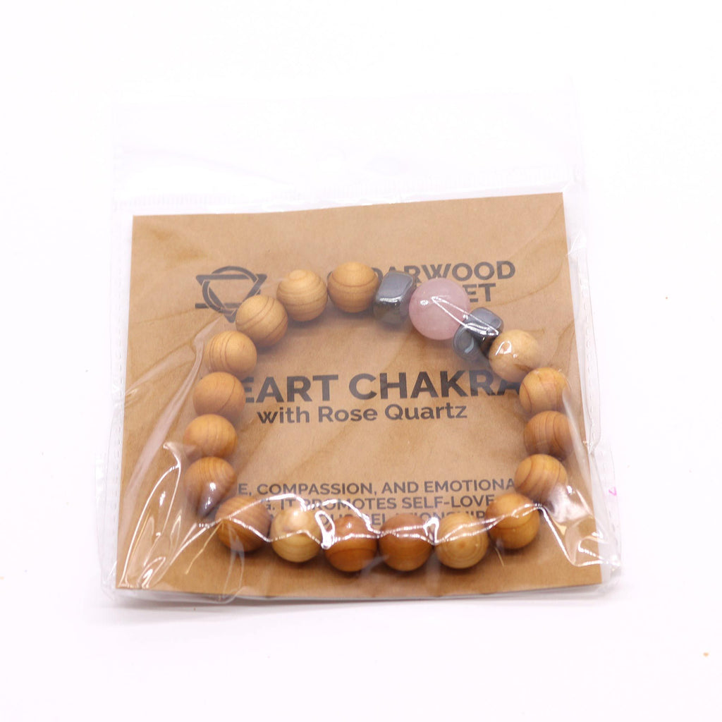 Bracelet jonc en bois de cèdre et quartz rose, chakra du cœur