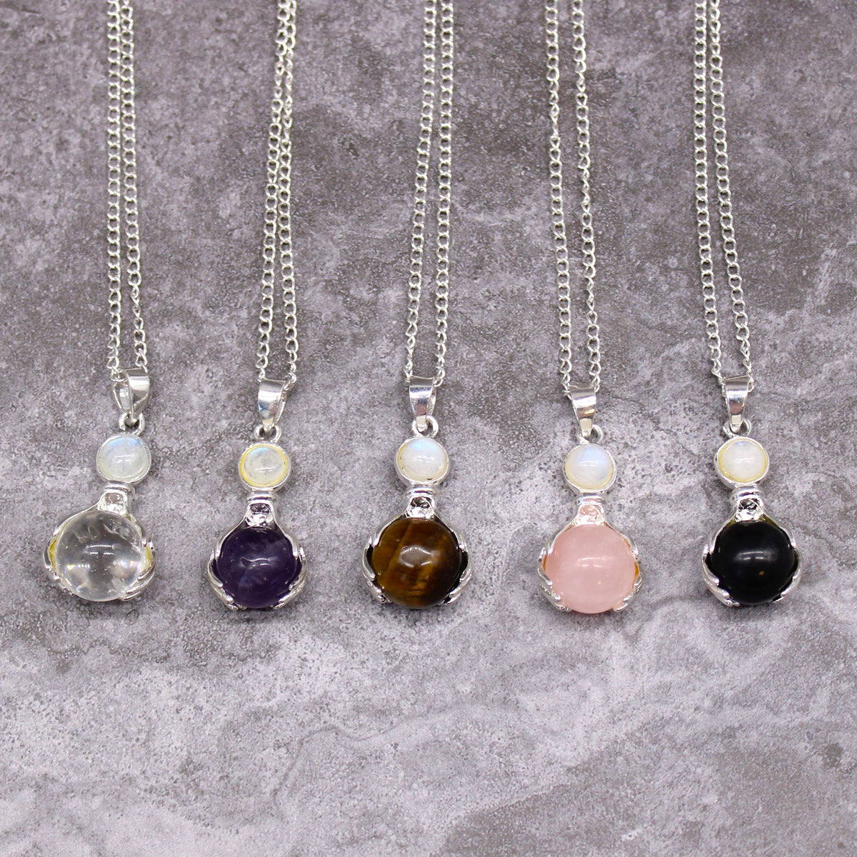 Pendentif « mains guérisseuses » en quartz rose