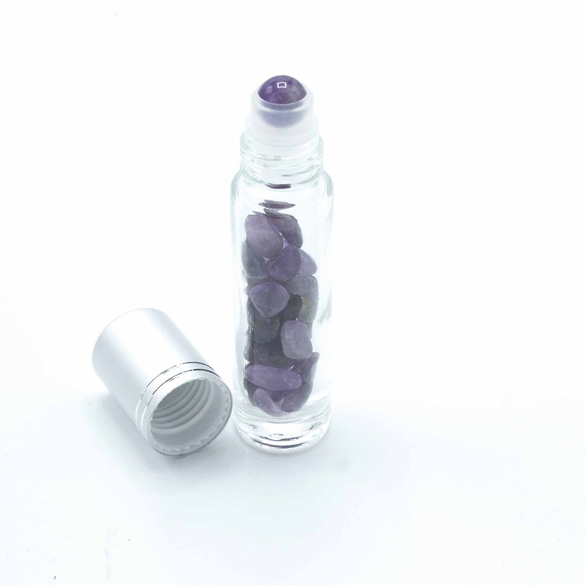 Flacon roll-on 5 ml en améthyste avec bouchon argenté et bille en pierre d’améthyste