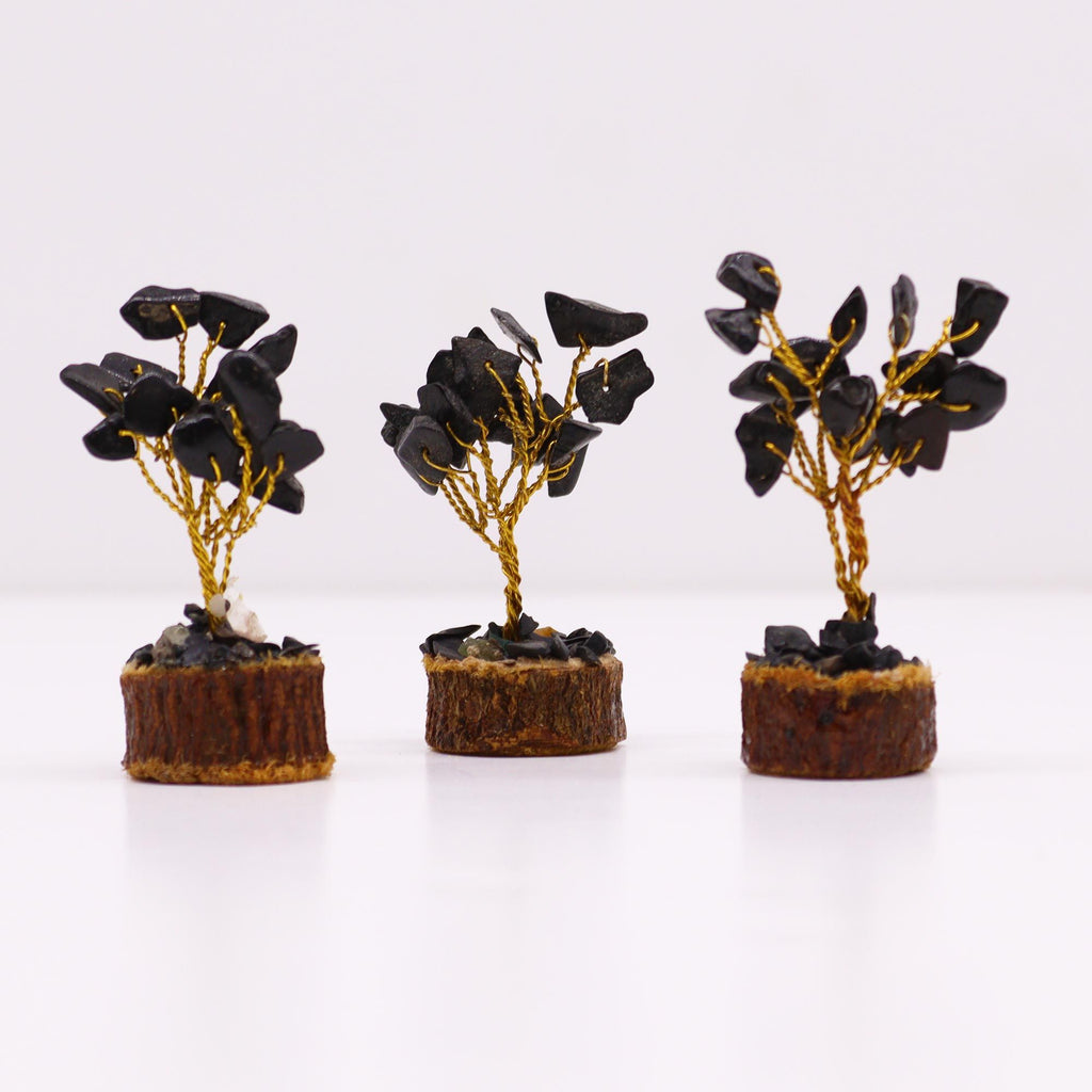 Mini Arbres en Pierres Précieuses sur Socle en Bois – Agate Noire (15 pierres)