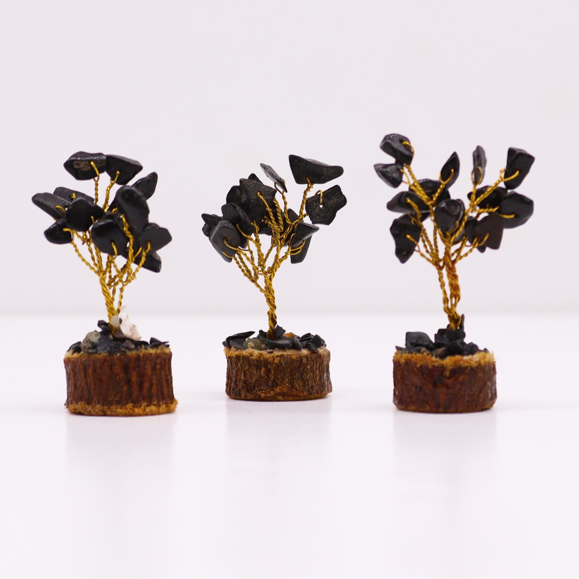 Mini Arbres en Pierres Précieuses sur Socle en Bois – Agate Noire (15 pierres)