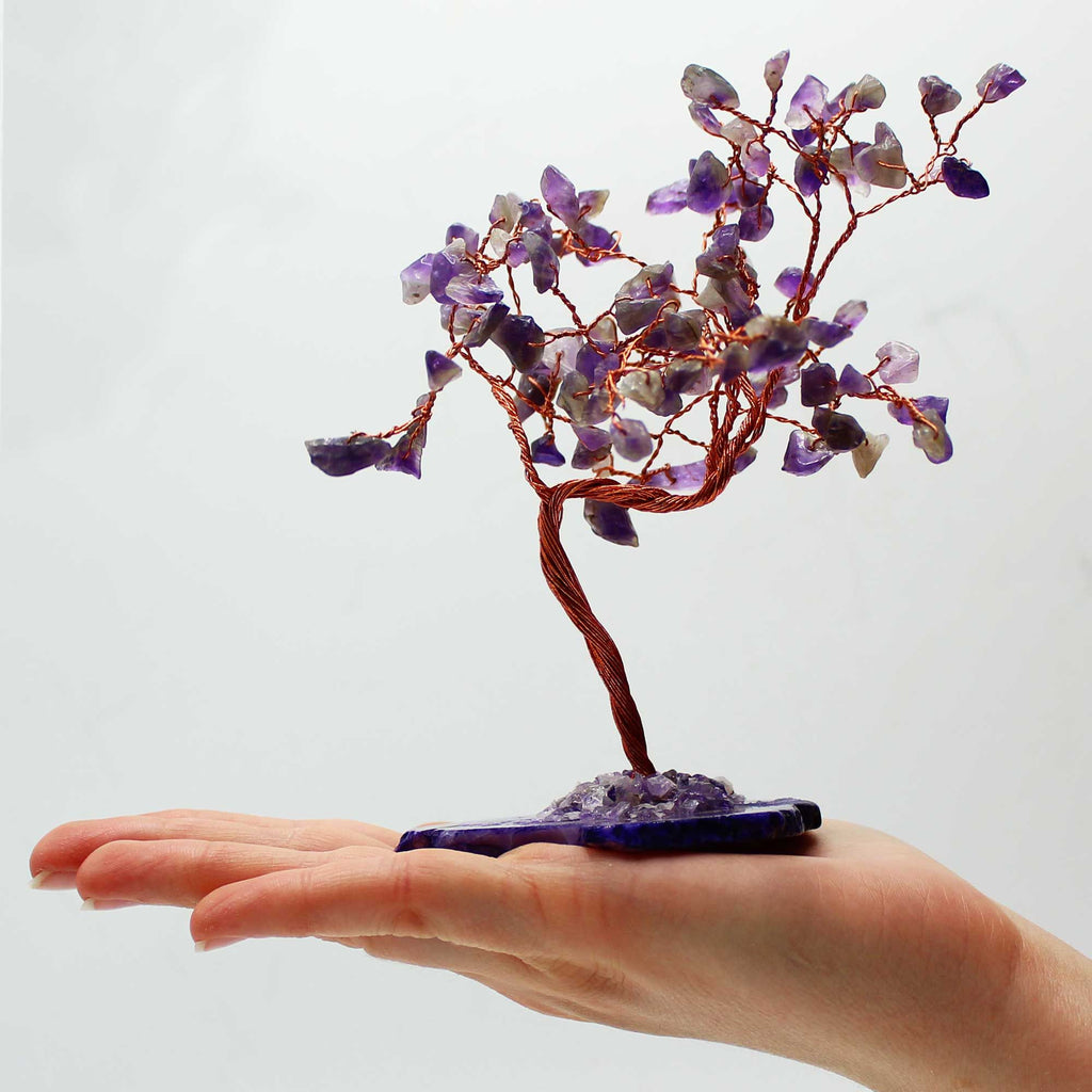 Grand arbre décoratif en améthyste sur base en agate naturelle (100 pierres)