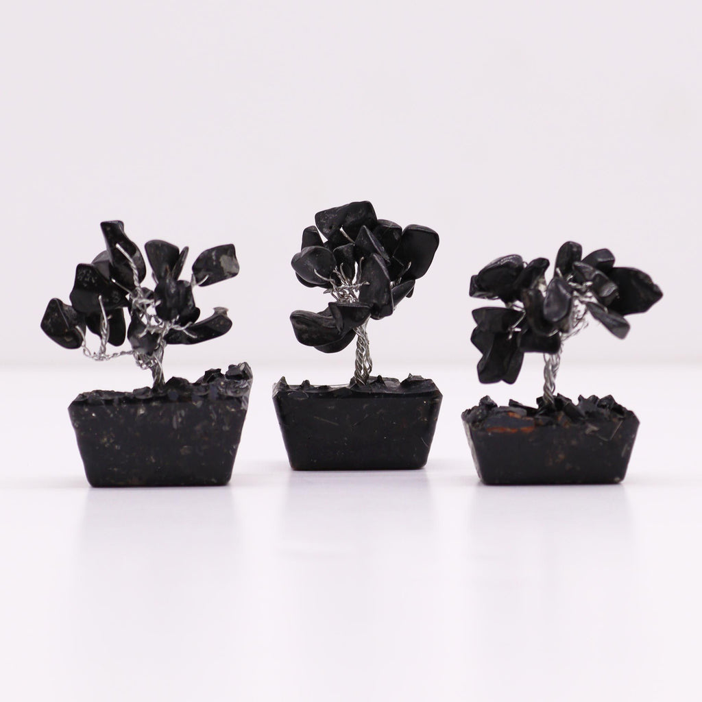 Mini Arbres en Pierres Précieuses sur Base d'Orgonite – Agate Noire (15 pierres)