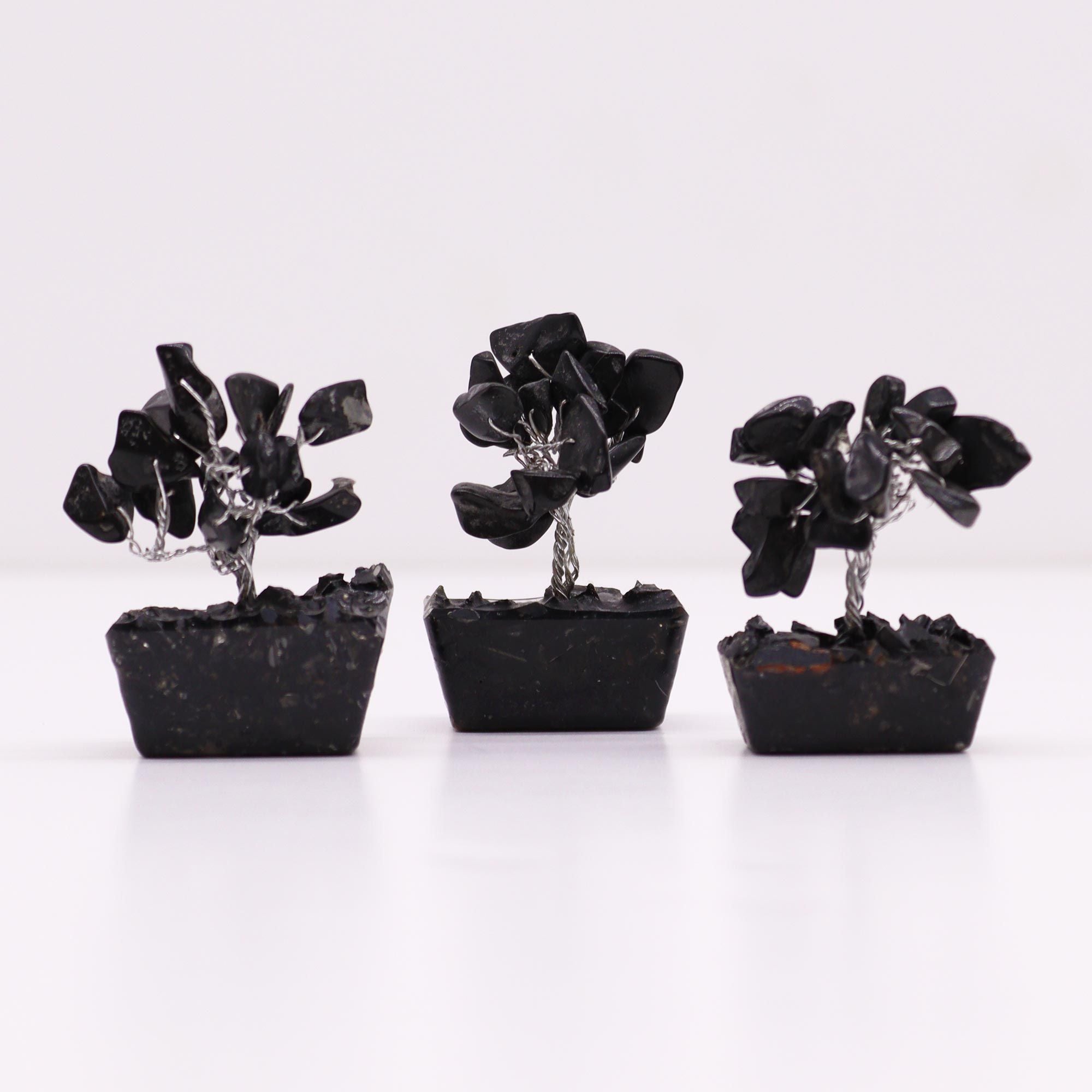 Mini Arbres en Pierres Précieuses sur Base d'Orgonite – Agate Noire (15 pierres)