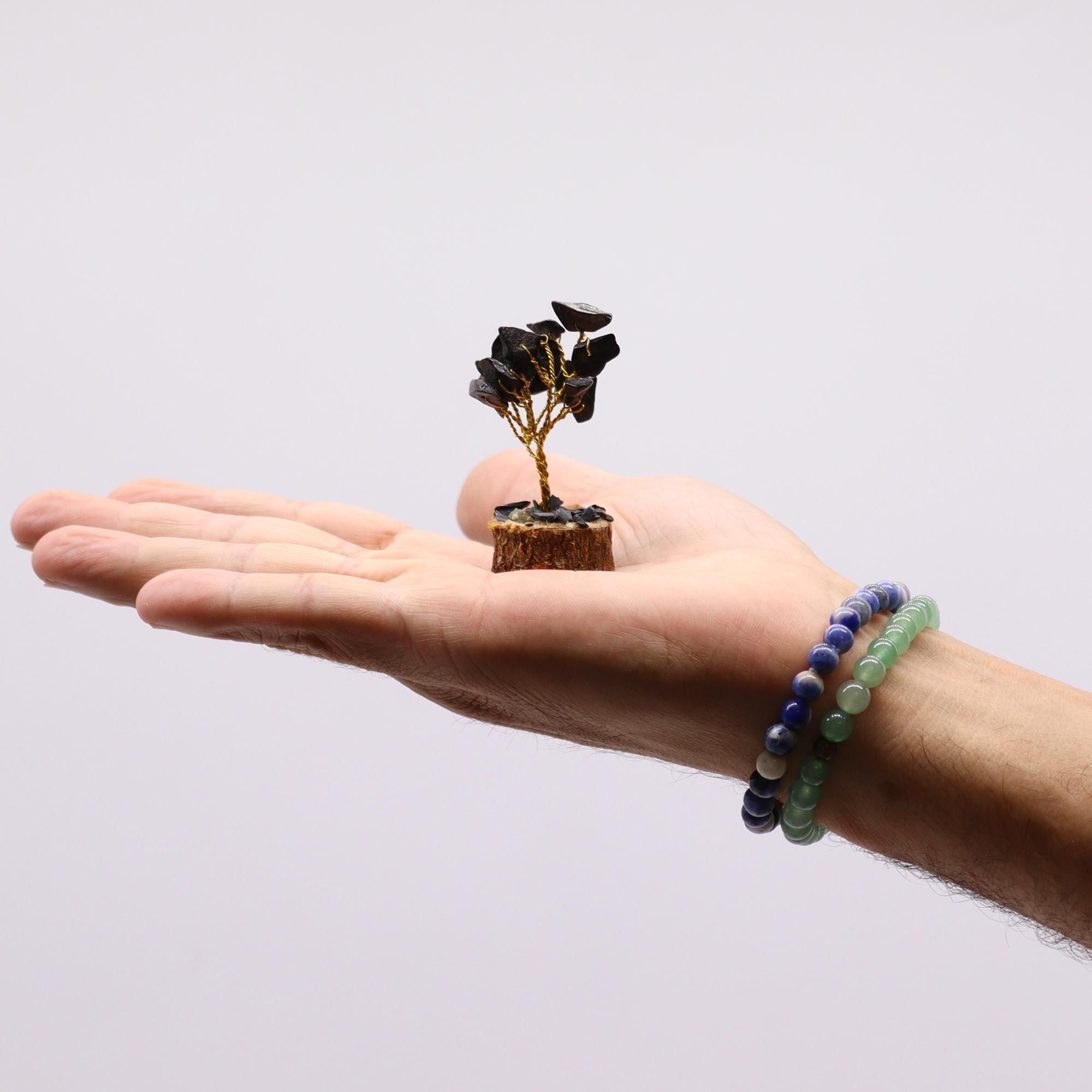 Mini Arbres en Pierres Précieuses sur Socle en Bois – Agate Noire (15 pierres)