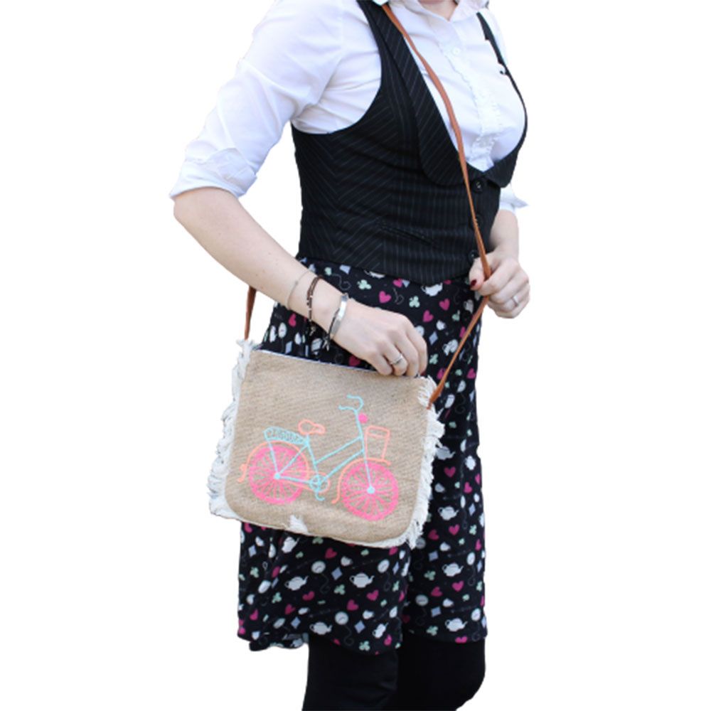Sac en Jute Brodé Motifs Été | Artisanat Balinais | Style Estival & Bohème
